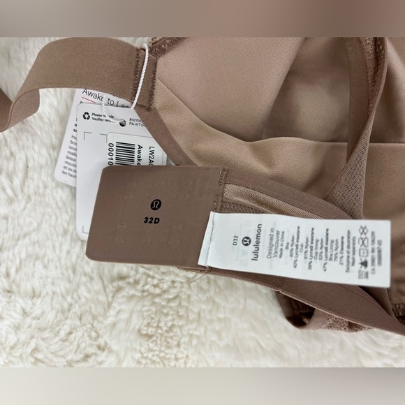 LULULEMON Awake to Lace Bra. NWT Size 32D - Picture 12 of 12